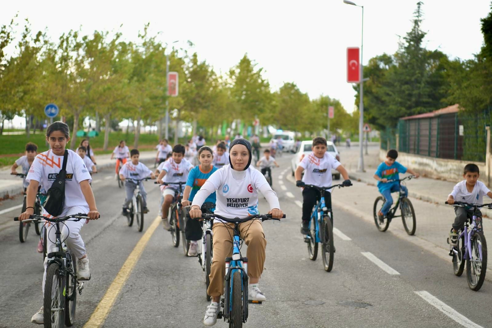 Yeşilyurt Belediyesi, ‘Avrupa Hareketlilik Haftası’ Dolayısıyla Bisiklet Turu Ve Sıfır Atık Etkinliği Düzenledi