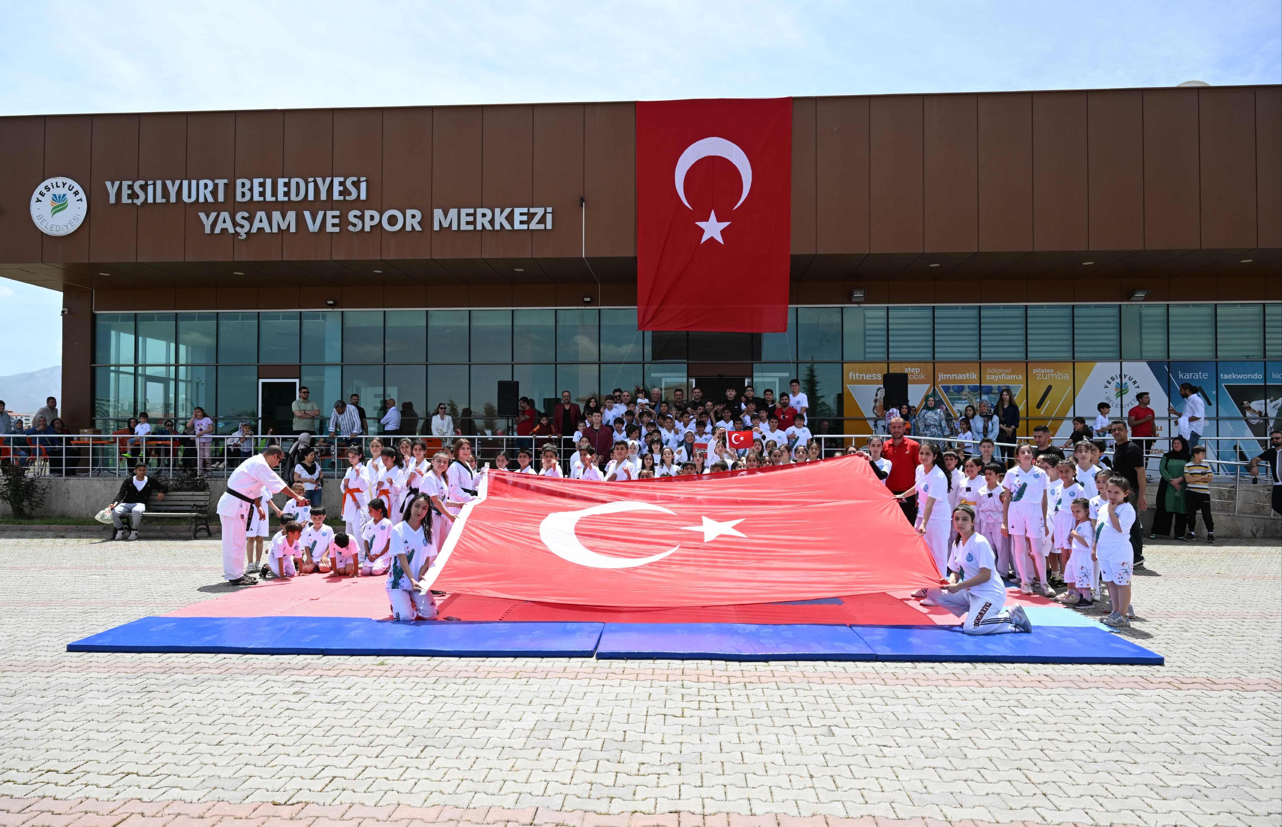 “Türkiye Yüzyılında Gençlerimize Büyük Görevler Düşüyor”