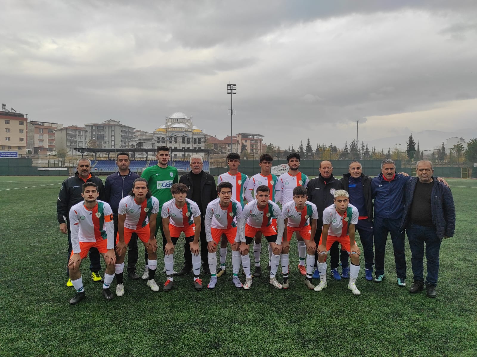 Yeşilyurt Belediyespor U18 Futbol Takımı Ligin İlk Yarısını Lider Tamamladı