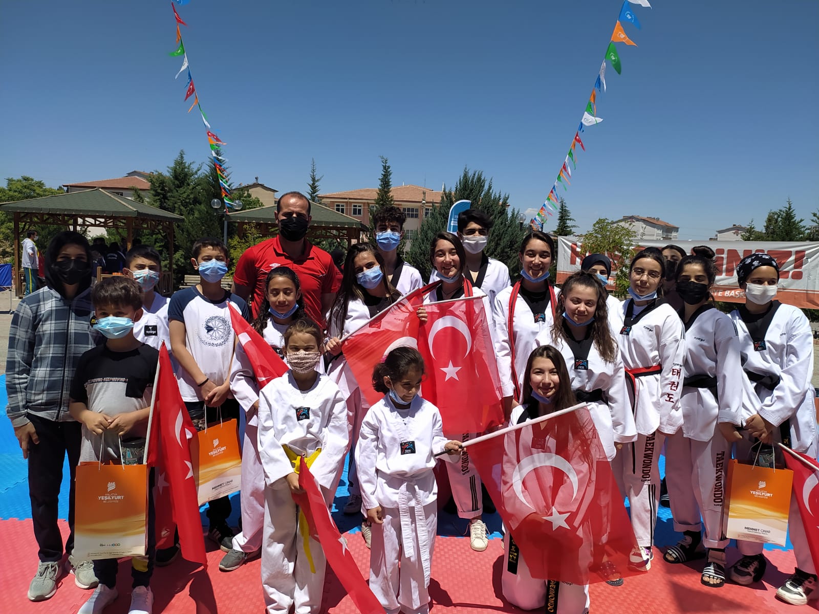 19 Mayıs Atatürk’ü Anma, Gençlik ve Spor Bayramı nı Spor Etkinlikleri ve Şiir Dinletisi Programı İle Kutladık.