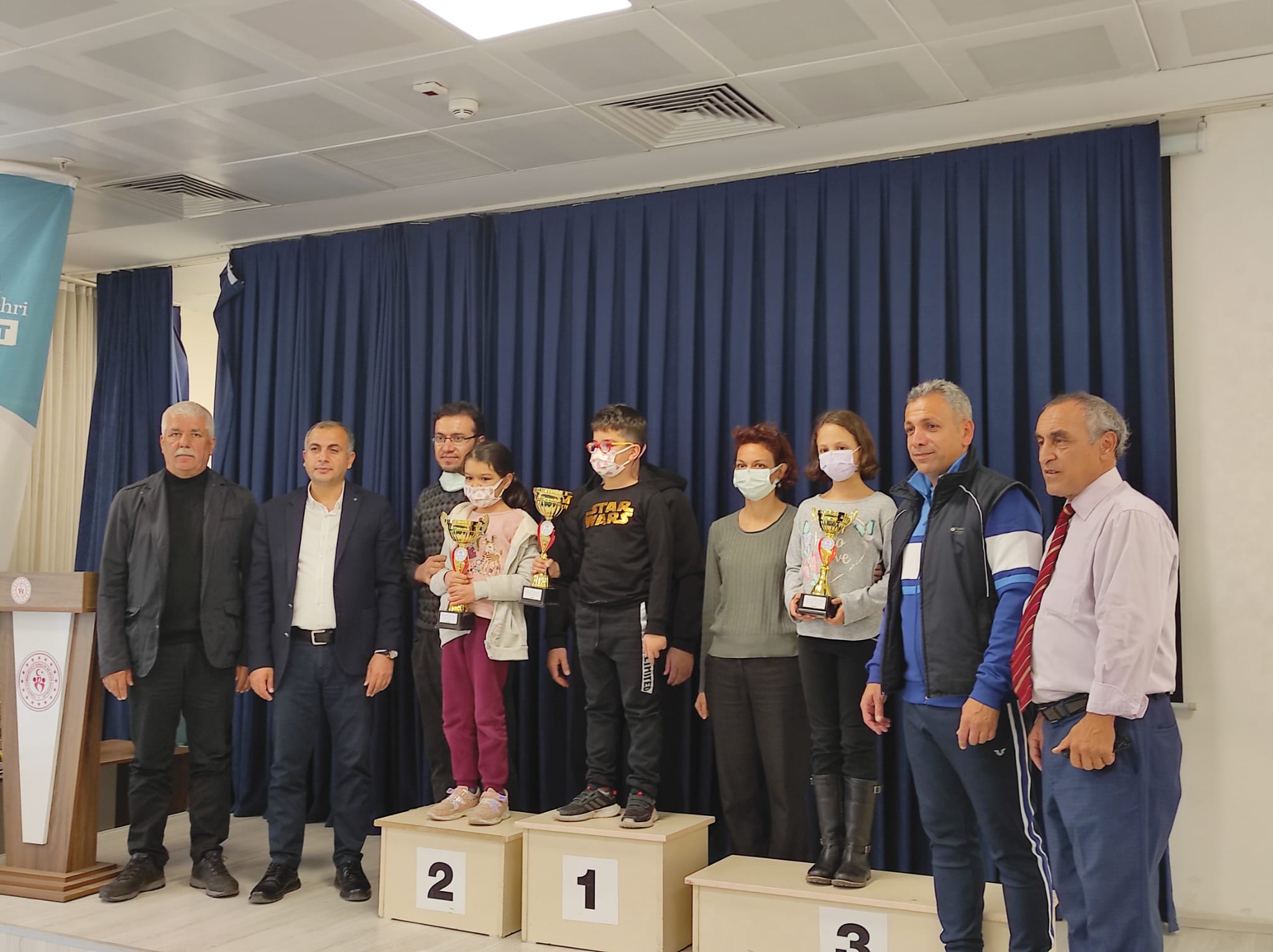 Cumhuriyet Kupası Satranç Turnuvasında Dereceye Giren Sporcularımız Törenle Ödüllerini Aldılar